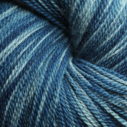 2-ply BB Nat merino - Medium indigo blue tie dye